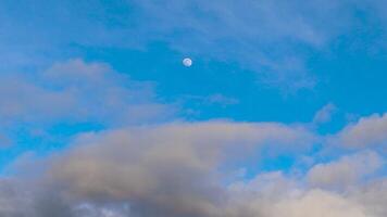Blue Sky With White Clouds. Beautiful White Clouds Approach the Point of View Backed by a Vivid blue sky in This one Minute Loop. video