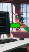 vertical jovem homem usando ai chatbot para gerar real Tempo respostas Próximo para brincar mostrar, poder do artificial inteligência. inteligente automação simplificando conectados comunicação e problema resolvendo. Câmera b. video