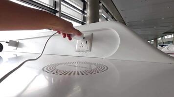 Sequence of plugging in and unplugging a device video
