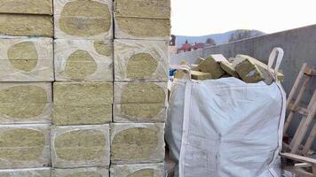 The Proper Storage of Building Materials on Construction Sites for Optimal Use in Projects photo