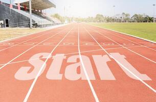 Grid starts running track with message Start on floor photo