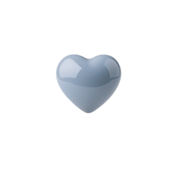 glansig blå hjärta formad objekt med reflekterande yta, isolerat på genomskinlighet bakgrund, förmedlar känsla av lugna och tillgivenhet png