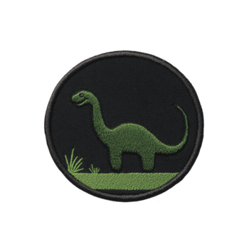 verde dinosauro ricamato toppa con semplice design Caratteristiche dinosauro silhouette su trasparenza sfondo, circondato di erba. toppa ha circolare forma e giocoso stile png