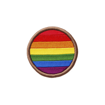 redondo bordado parche caracteristicas vibrante arco iris rayas, simbolizando diversidad y inclusión. parche es bordeado con marrón borde, agregando clásico toque a vistoso diseño png