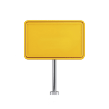 vuoto giallo rettangolare cartello con metallico polo sta isolato su trasparenza sfondo, pronto per personalizzazione o testo aggiunta. semplice design è versatile per vario usi png