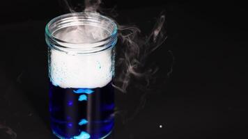 Dry ice reacts with water, creating smoke video