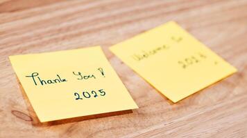 Motivational notes for 2025 workspace inspiration sticky notes cozy office close-up goal setting photo
