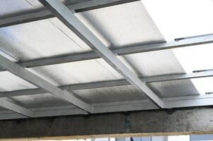 Metal structure supports insulated sheet panel containing pu foam, suggesting reliable construction and protection, conveying safety and strength during building photo