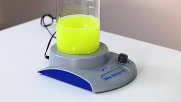 Chemical reaction with color change demonstration video