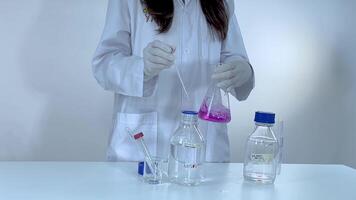 Observing color change in a chemical reaction video