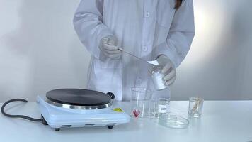 Demonstrating sodium acetate crystallization in a lab setting video