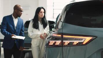 Consultation with the seller when buying or renting a new car. The concept of buying or renting a new car from a car dealership photo