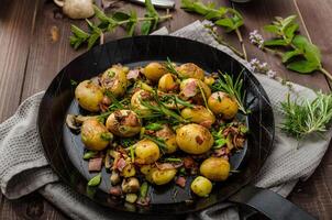 Cowboy potatoes with bacon and herbs photo