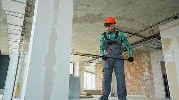 Construction worker applying plaster on walls with a long spatula video