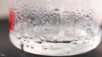 Sodium acetate crystallizing in solution video