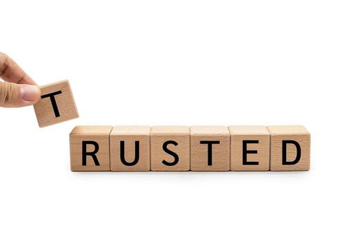mano poniendo madera cubo bloquear con de confianza texto aislado en blanco antecedentes. marca edificio para éxito concepto. edificio confiar negocio concepto. recorte camino. foto