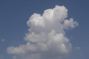 beautiful picture of clouds, cumulus clouds against a blue sky, close-up of a white cloud photo