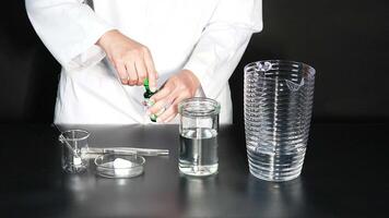Demonstrating liquid interaction with dry ice video