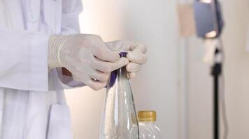 Demonstrating chemical reaction with baking soda and vinegar video