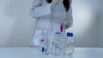 Scientist demonstrates color change with bases video
