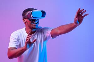 Man using virtual reality headset photo