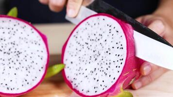Cutting dragon fruit into round slices video