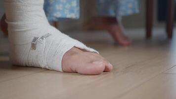 Recovery process after foot injury at home video