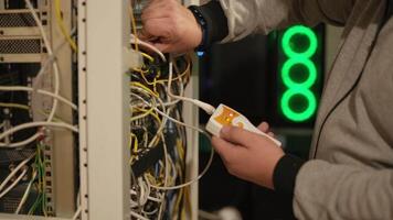 Configures the network equipment in the server room 4 video