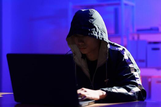 hacker ejecutando ataque cibernetico a incumplimiento datos y compromiso digital seguridad foto