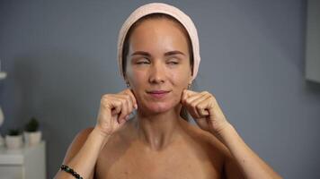 Jawline massage with knuckles using lifting technique video