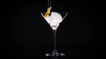 Ice cube with orange slice in cocktail glass video
