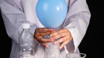 Demonstrating chemical reaction inflating a balloon experiment video