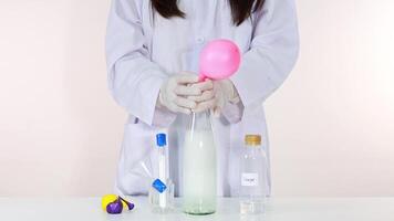 Inflating a balloon using chemical reaction video