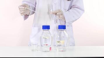 Observing color change in chemical reaction experiment video