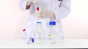 Observing color change in a chemical reaction experiment video