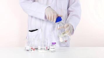 Demonstration of color-changing chemical reactions video
