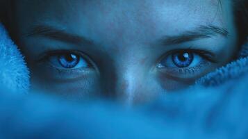 Twitching Eyes Reveal Insomnia Under Soft Blue Light photo