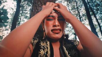 Javanese Dancer Screaming in Anguish at the Sky video
