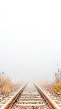 brumoso tren pistas desapareciendo dentro denso niebla. un sereno ferrocarril camino mediante un brumoso otoño paisaje, evocando soledad y el promesa de un viaje. foto