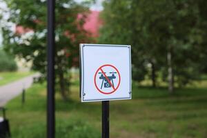 This is a No Drone Zone Sign that is prominently displayed in Green Park for everyone photo