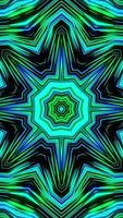 heel kleurrijk en abstract ontwerp met ster in de centrum. caleidoscoop vj lus verticaal video