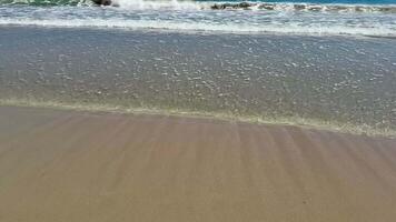 A wave is coming in to the beach video