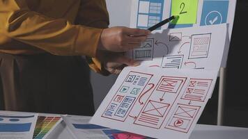 A man is drawing on a piece of paper with a marker video