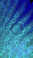 Vertikale faszinierend cyan Muster Animation mit radial Symmetrie und kaleidoskopisch Bewegung zum Digital Hintergründe und visuell Auswirkungen video