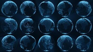 trogen digital klot bakgrund terar flera olika lysande blå jord hologram på en mörk teknik-tema bakgrund. global data kommunikation och anslutning begrepp. full hd slinga. video