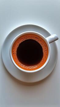 recién elaborada café servido en un blanco taza en un suave blanco superficie. foto