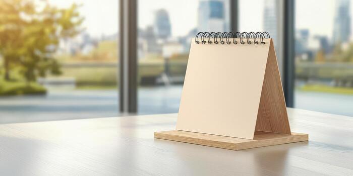 vacío escritorio calendario en de madera estar con un borroso ciudad ver en el antecedentes. foto