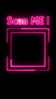 quadrado néon qr código digitalização rótulo animação. qr código digitalização néon linha ícone. Varredura mim texto acima. ciclo movimento Projeto video