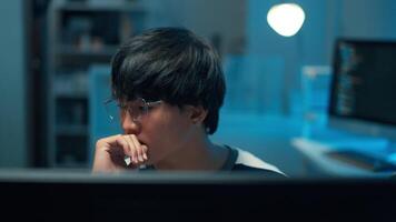 fokuserade programmerare kodning programvara backend systemet uppgift ingenjör logik utveckling gränssnitt teknologi virtuell video