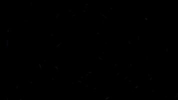 minimal animering av nätt och jämnt synlig lila trianglar roterande och flytande i mörk Plats, idealisk för lynnig, teknik, eller abstrakt bakgrunder. video